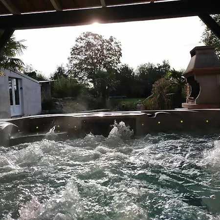 아파트 La Maison Aux Escargots *jacuzzi*